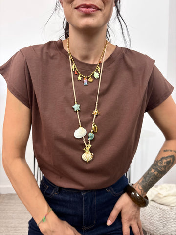 Camiseta Detalle Hombro Marrón Camiseta Detalle Hombro Marrón