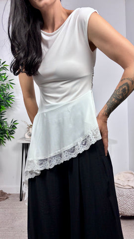 Camiseta con Blonda Larga