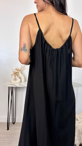 Vestido Piedras Escote Negro