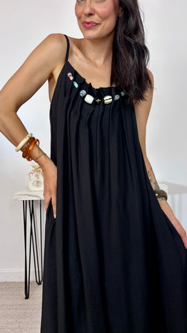 Vestido Piedras Escote Negro