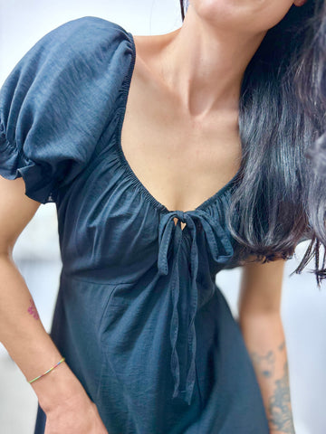 Vestido Escote Fruncido Negro