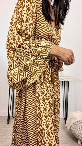 Vestido Seda Manga Volante Camel