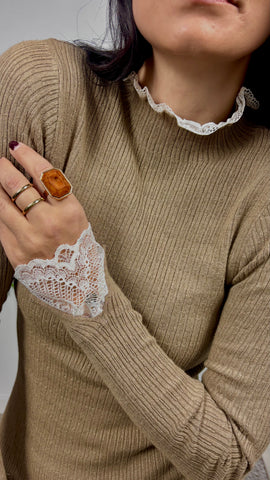 Jersey Cuello Detalle Puntilla Topo