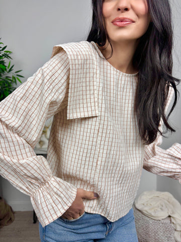 Blusa Cuadros Hombrera Beis